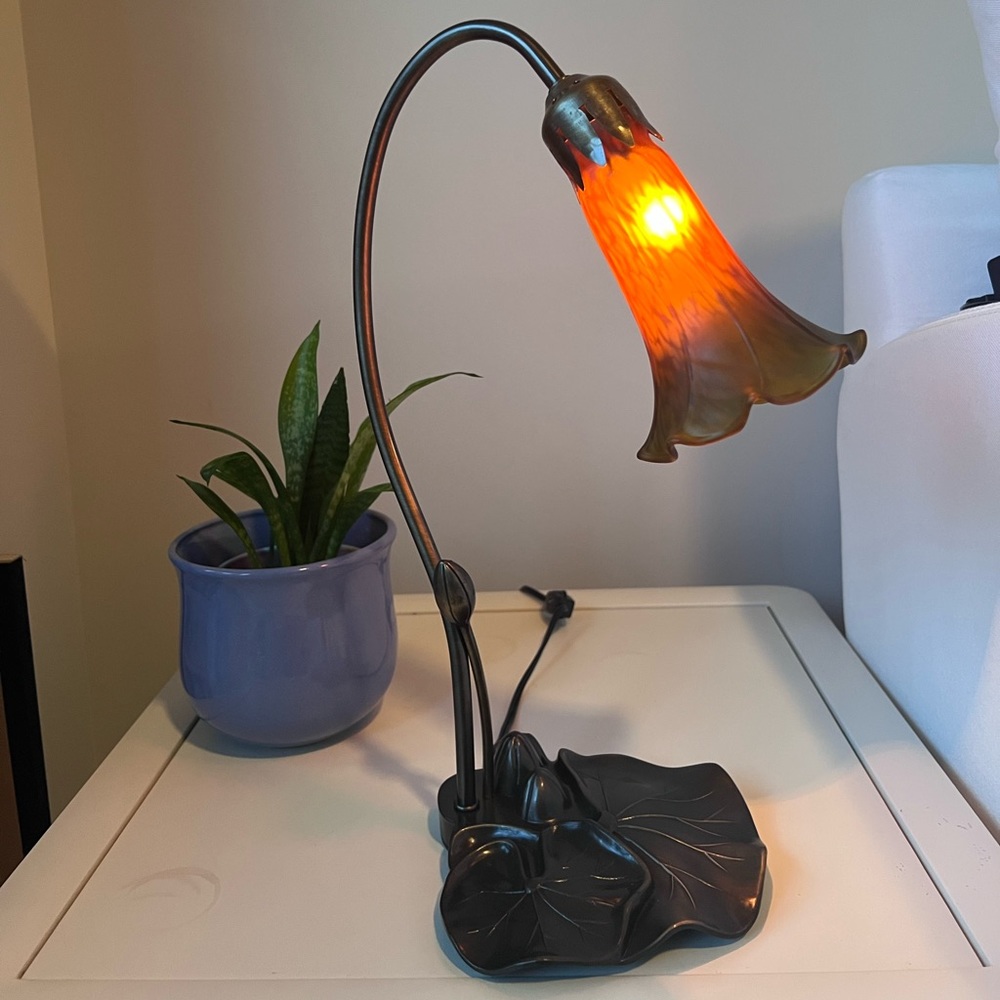 Art Nouveau Lily Flower Pad Accent Lamp AMBER GREEN Glass Shade TIFFANY STYLE